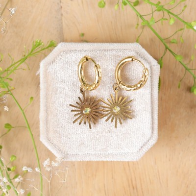 Decorative flower earrings with wild carrot flower