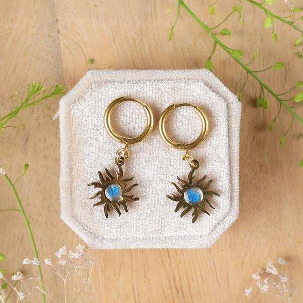 Decorative flower earrings with wild carrot flower