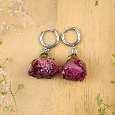 Earrings with embedded rose buds