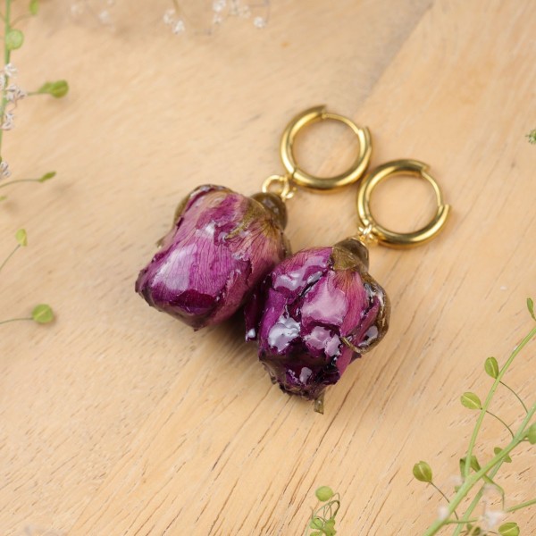 Earrings with embedded rose buds