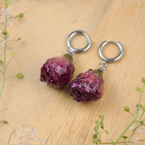 Earrings with embedded rose buds