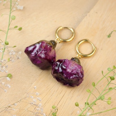 Earrings with embedded rose buds