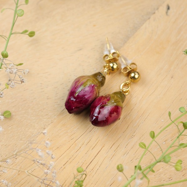 Earrings with embedded rose buds