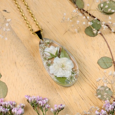 Classic dimensional rose necklace