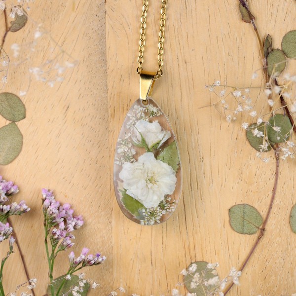 Classic dimensional rose necklace