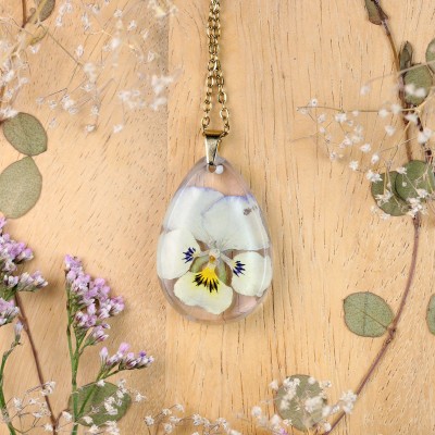 Classic dimensional pansy necklace