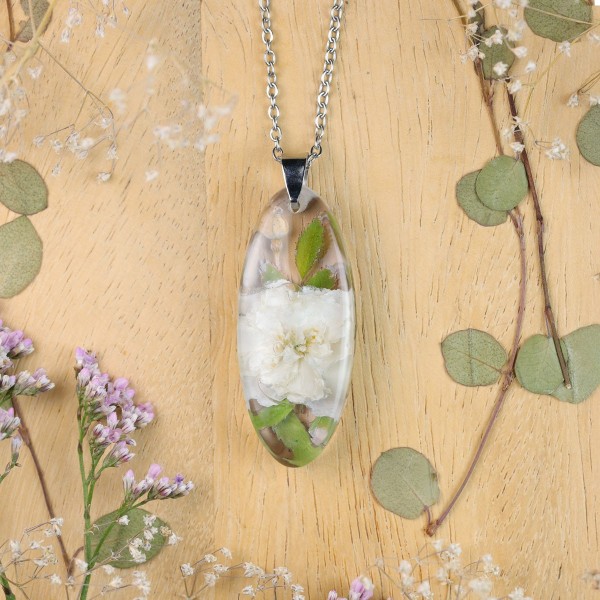 Classic dimensional rose necklace