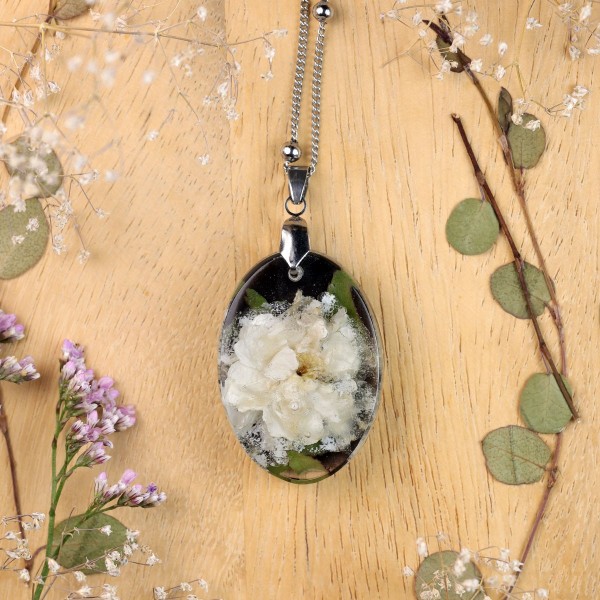 Classic dimensional rose necklace