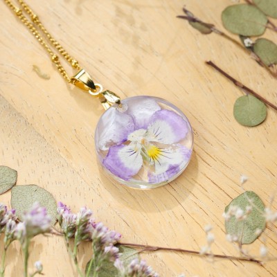 Classic dimensional pansy necklace