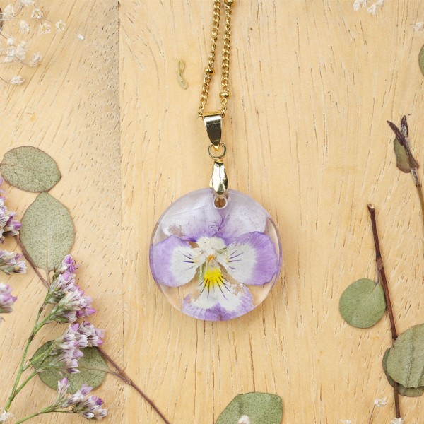 Classic dimensional pansy necklace