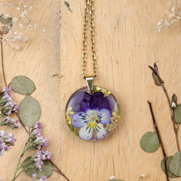 Klasyczny naszyjnik przestrzenny z bratkiem