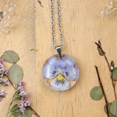 Classic dimensional pansy necklace