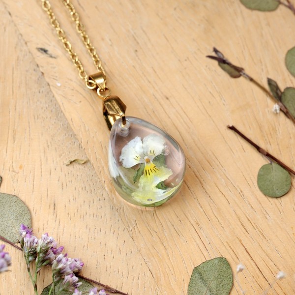 Classic dimensional pansy necklace
