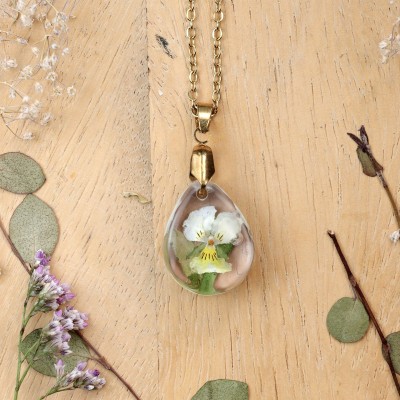 Classic dimensional pansy necklace