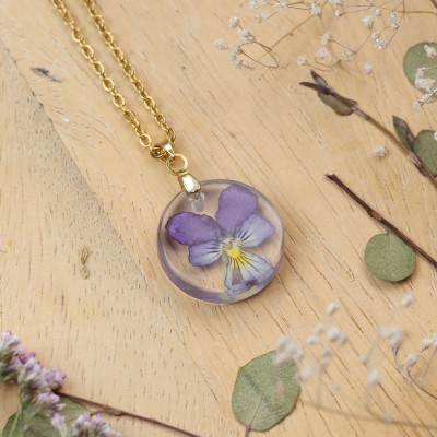 Classic dimensional pansy necklace