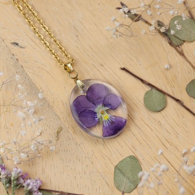Classic dimensional pansy necklace