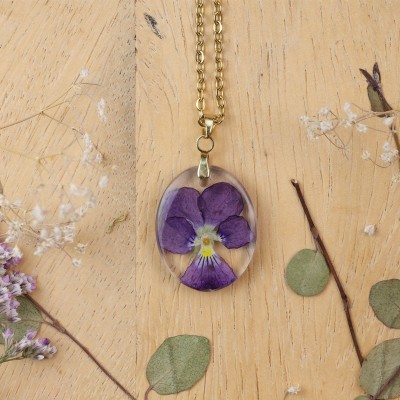 Klasyczny naszyjnik przestrzenny z bratkiem