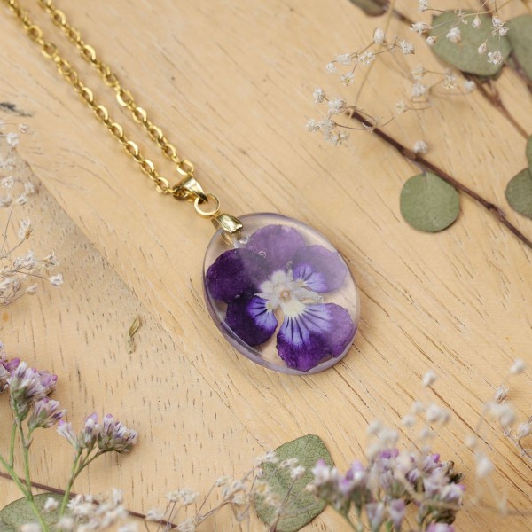 Classic dimensional pansy necklace