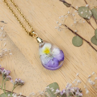 Classic dimensional pansy necklace