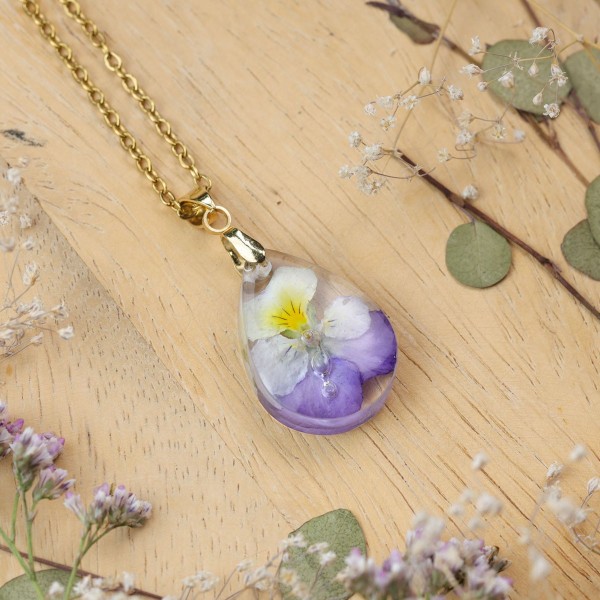 Classic dimensional pansy necklace