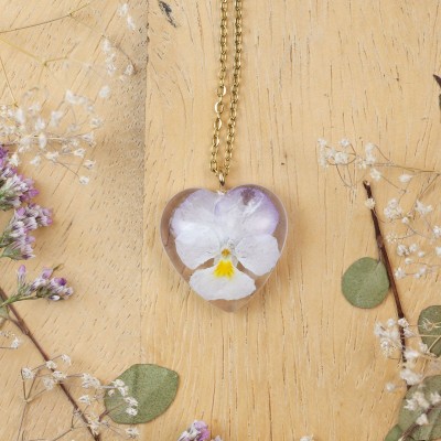 Classic dimensional pansy necklace