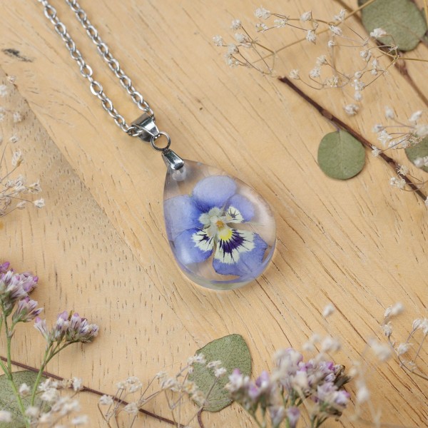 Classic dimensional pansy necklace