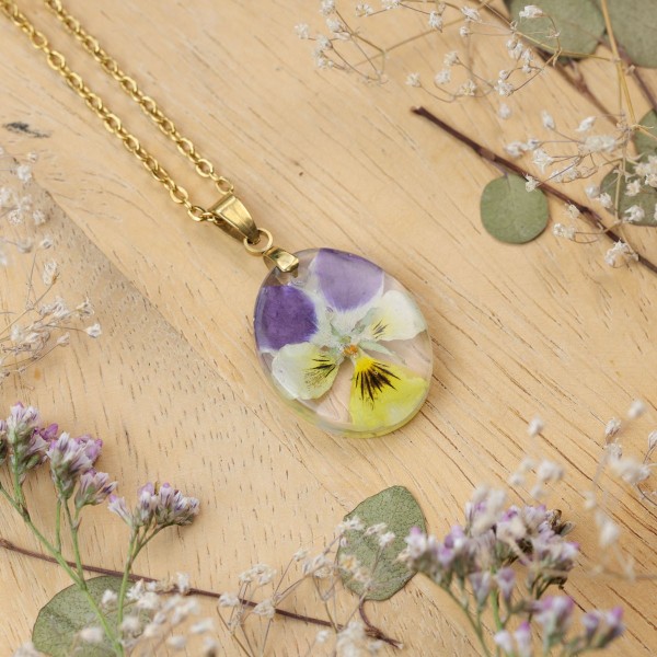 Classic dimensional pansy necklace