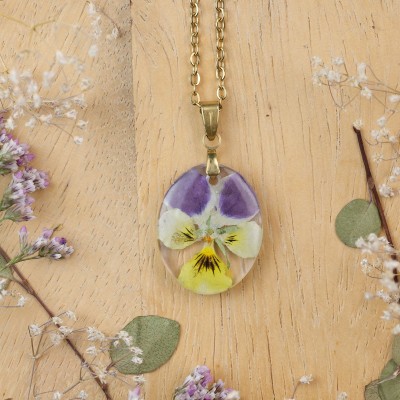 Classic dimensional pansy necklace