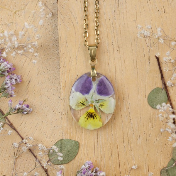 Classic dimensional pansy necklace