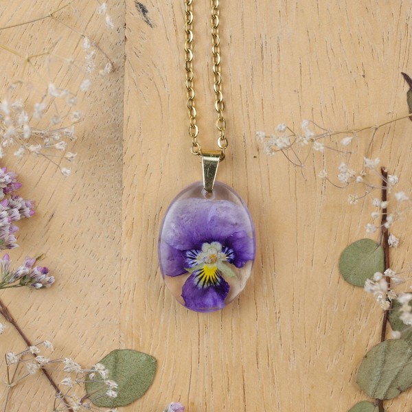 Classic dimensional pansy necklace