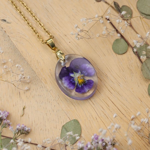 Classic dimensional pansy necklace