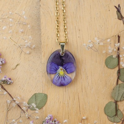 Classic dimensional pansy necklace