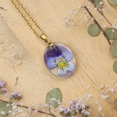 Classic dimensional pansy necklace