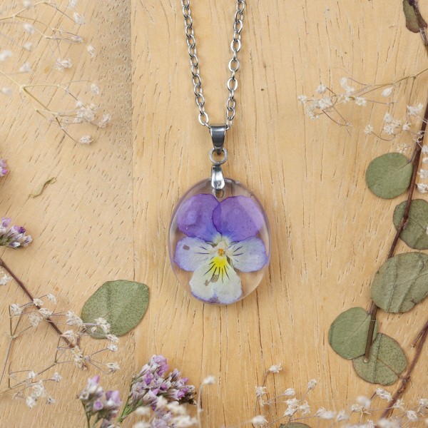 Classic dimensional pansy necklace