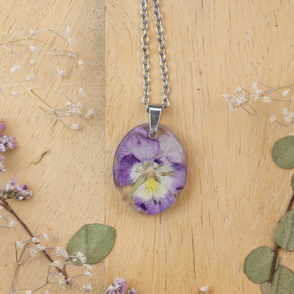 Classic dimensional pansy necklace