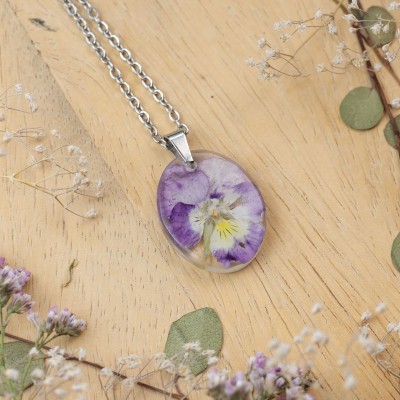 Classic dimensional pansy necklace