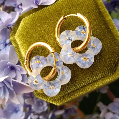 Flower earrings from a mold