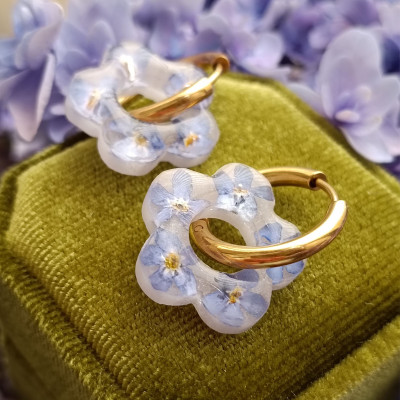 Flower earrings from a mold