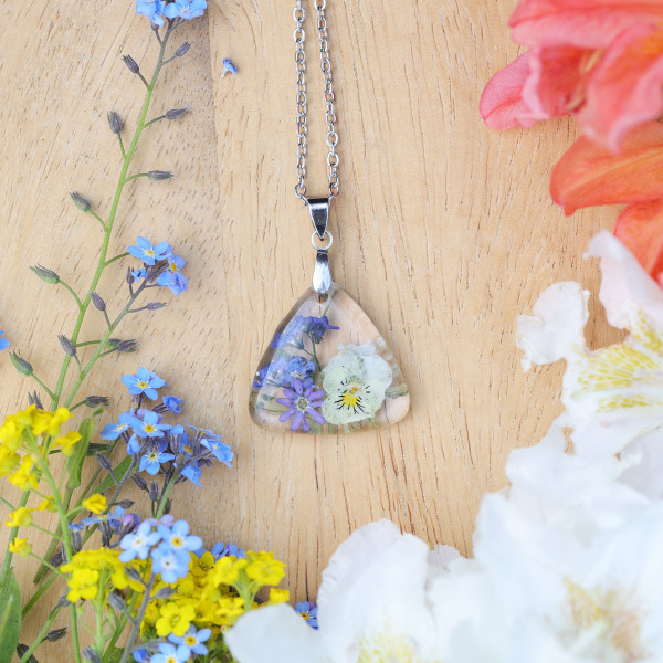 Classic necklace with a bouquet of flowers