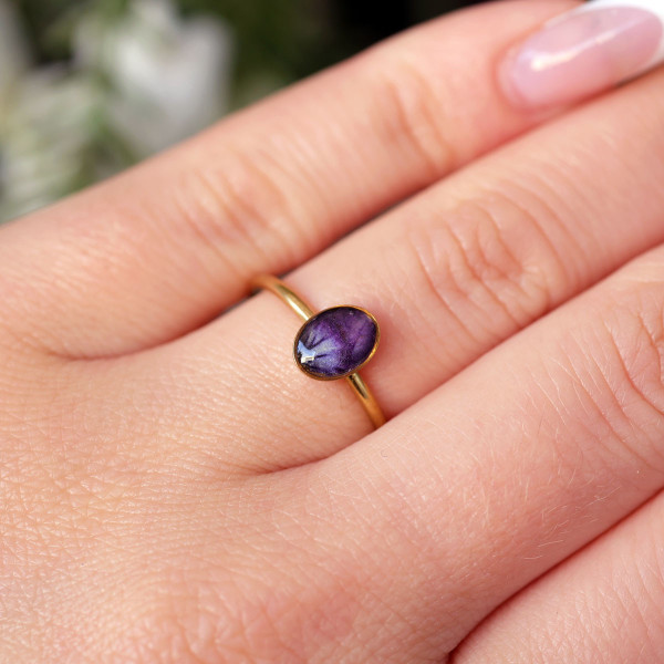 Classic ring with pansy petal