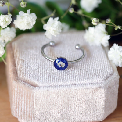 Classic ring with wild carrot flower