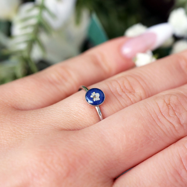 Classic ring with wild carrot flower