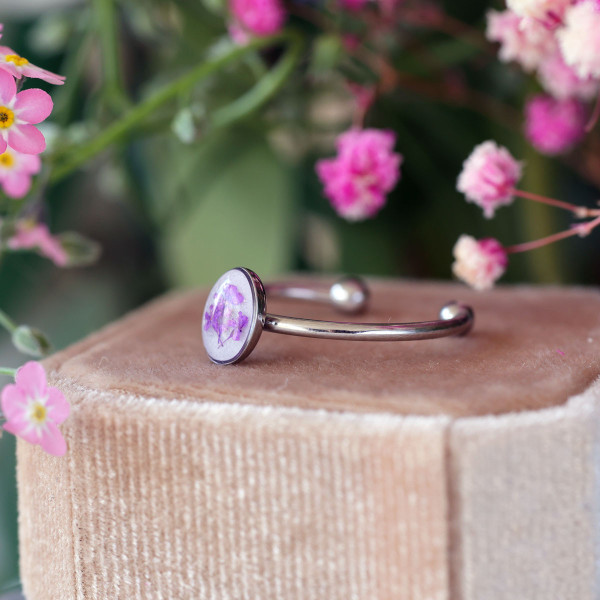 Classic ring with wild carrot flower