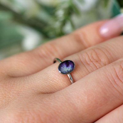 Classic ring with pansy petal