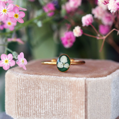 Classic ring with hydrangea