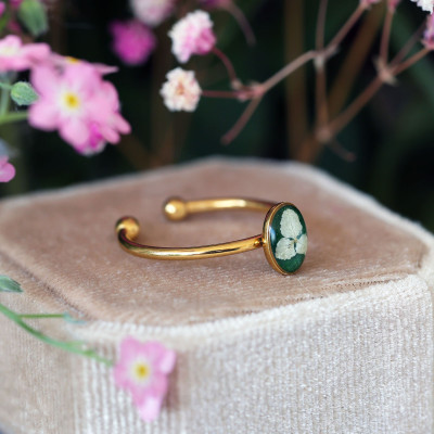 Classic ring with hydrangea