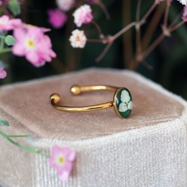 Pierścionek klasyczny z hortensją