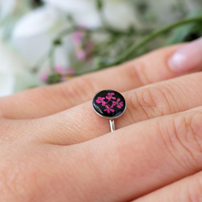 Classic ring with wild carrot flower