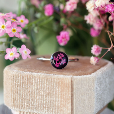 Classic ring with wild carrot flower
