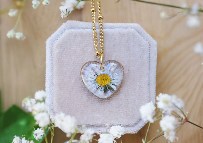 Jewelry for a relationship anniversary – what to choose to make the gift truly unique?